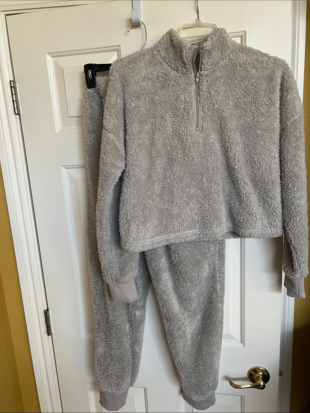 Fashion  jogger sets / casual wear 
( pullover tops / pull on jogger )